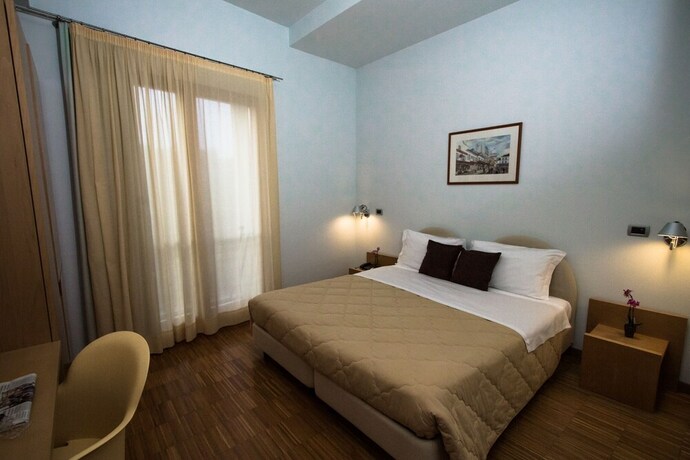 Imagen de la habitación del Hotel Grand Garden. Foto 12