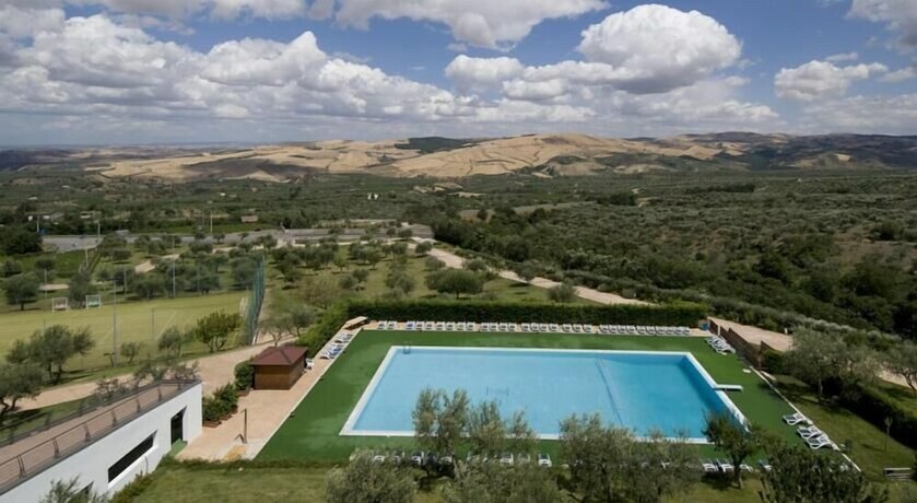 Imagen de la piscina del Hotel Grand Garden. Foto 19