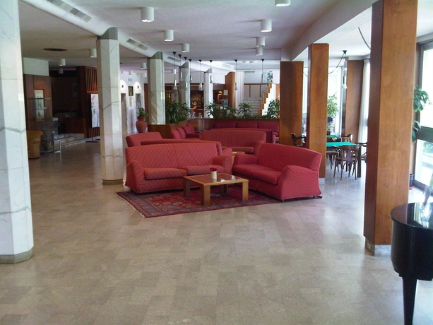 Imagen de los interiores del Hotel Grand Golf. Foto 13