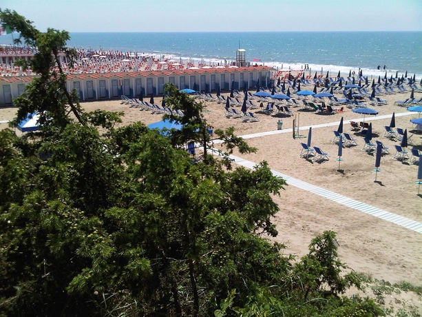 Imagen de los exteriores del Hotel Grand Golf. Foto 11
