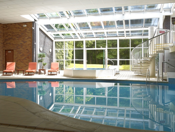 Imagen de la piscina del Hotel Grand Gosforth Park. Foto 15