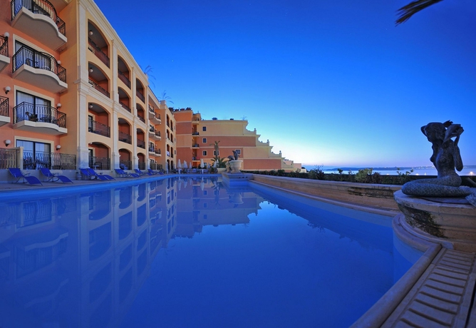 Imagen de la piscina del Hotel Grand Gozo. Foto 10