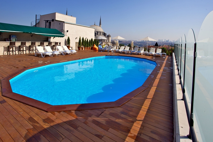 Imagen de la piscina del Hotel Grand Gulsoy. Foto 12