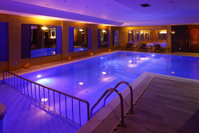 Imagen de la piscina del Hotel Grand Haliç Goldenhorn. Foto 15
