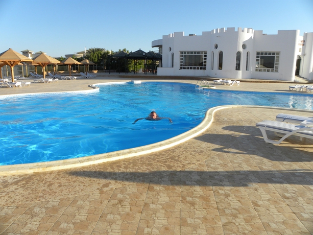 Imagen de la piscina del Hotel Grand Halomy Resort. Foto 16