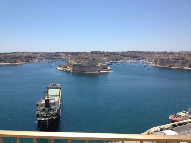 Imagen de los exteriores del Hotel Grand Harbour Hotel. Foto 14