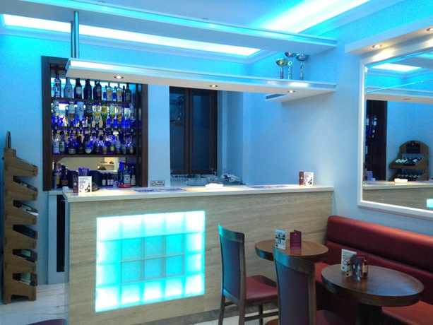 Imagen del bar/restaurante del Hotel Grand Harbour Hotel. Foto 8