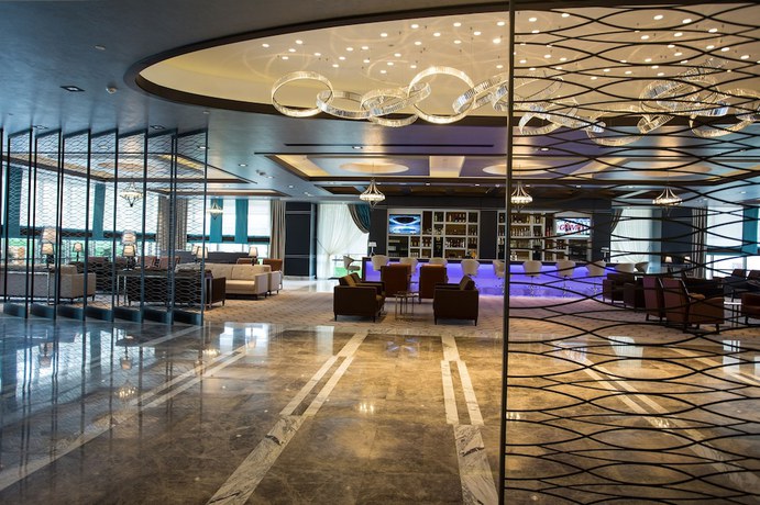 Imagen de los interiores del Hotel Grand Harilton. Foto 17