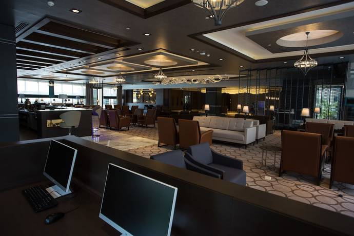 Imagen de los interiores del Hotel Grand Harilton. Foto 18