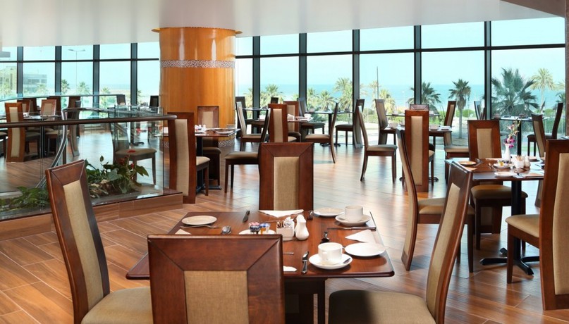 Imagen del bar/restaurante del Hotel Grand, Hawalli. Foto 3