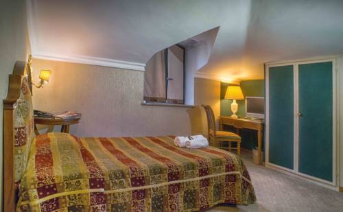 Imagen de la habitación del Hotel Grand Helio Cabala. Foto 6