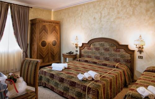 Imagen de la habitación del Hotel Grand Helio Cabala. Foto 7