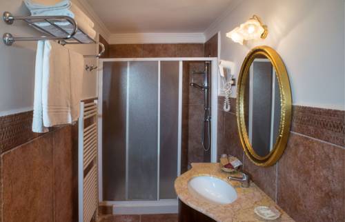 Imagen de la habitación del Hotel Grand Helio Cabala. Foto 11