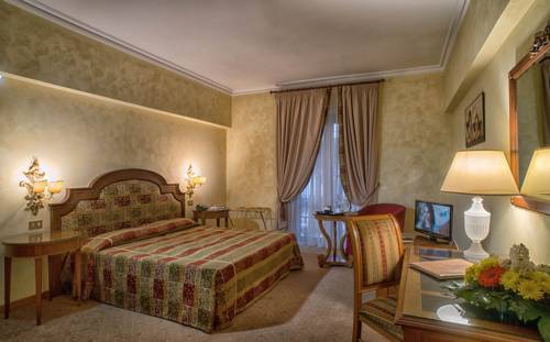 Imagen de la habitación del Hotel Grand Helio Cabala. Foto 14