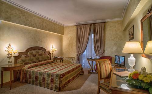 Imagen de la habitación del Hotel Grand Helio Cabala. Foto 15