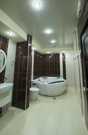 Imagen de la habitación del Hotel Grand Hills. Foto 6