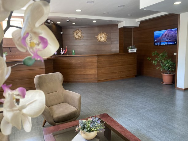 Imagen de los interiores del Hotel Grand Hills. Foto 20