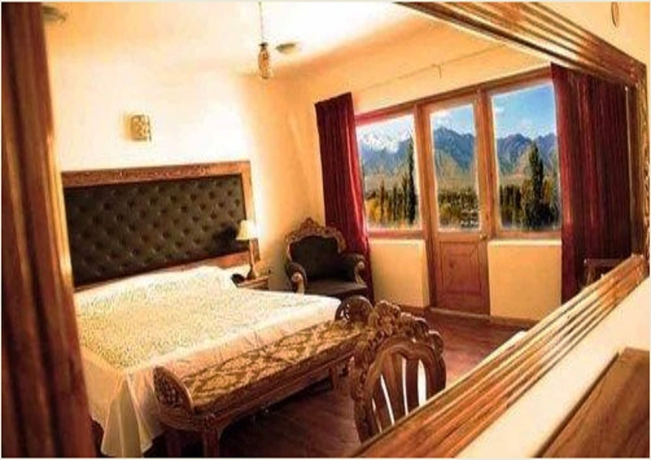 Imagen de la habitación del Hotel Grand Himalaya. Foto 6