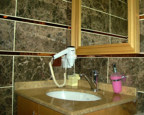 Imagen de la habitación del Hotel Grand Hisar. Foto 14