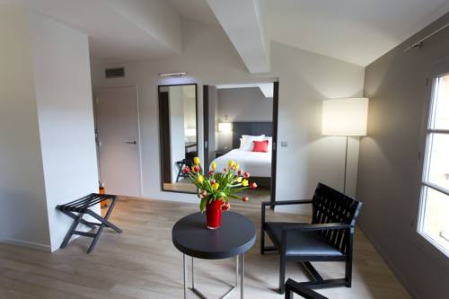 Imagen de la habitación del Hotel Grand H&ocirc;tel De Castres. Foto 10