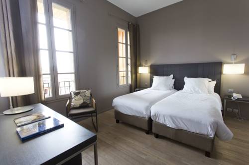 Imagen de la habitación del Hotel Grand H&ocirc;tel De Castres. Foto 11
