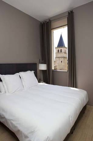 Imagen de la habitación del Hotel Grand H&ocirc;tel De Castres. Foto 12