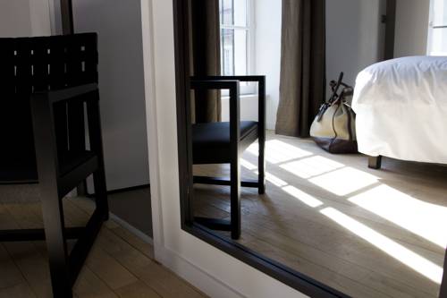 Imagen de la habitación del Hotel Grand H&ocirc;tel De Castres. Foto 16