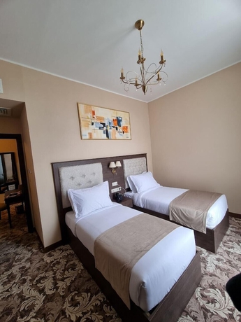 Imagen de la habitación del Hotel Grand H&ocirc;tel Oran. Foto 7