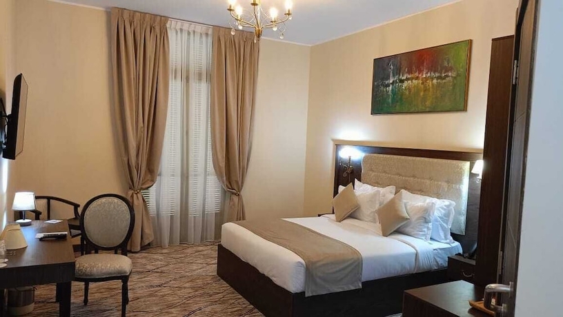 Imagen de la habitación del Hotel Grand H&ocirc;tel Oran. Foto 8