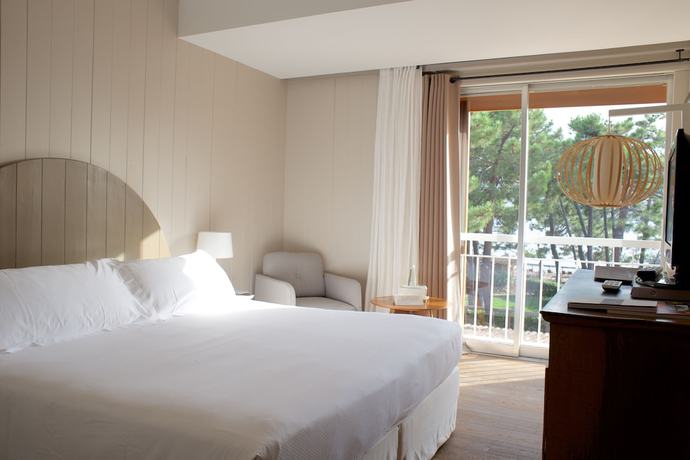 Imagen de la habitación del Hotel Grand Hôtel de Cala Rossa. Foto 4