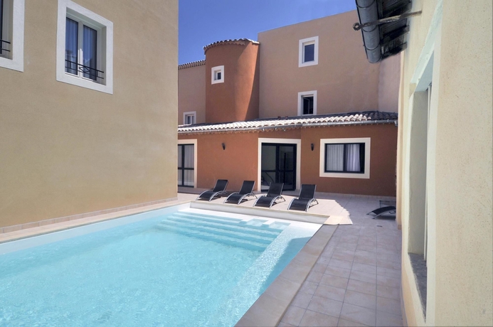 Imagen de la piscina del Hotel Grand Hôtel d’Orange, BW Signature Collection. Foto 13