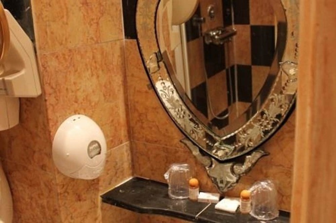 Imagen de la habitación del Hotel Grand H&ocirc;tel du Bel Air. Foto 14
