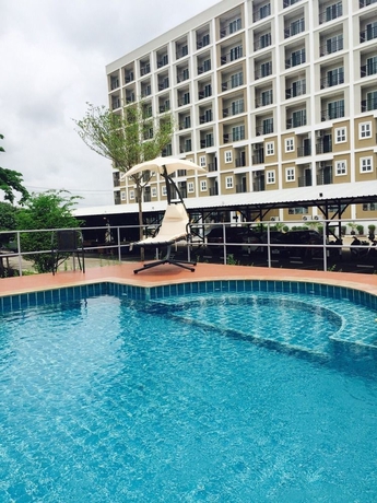 Imagen de la piscina del Hotel Grand Holiday Residence. Foto 16