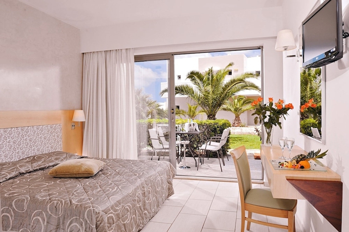 Imagen de la habitación del Hotel Grand Holiday Resort. Foto 2