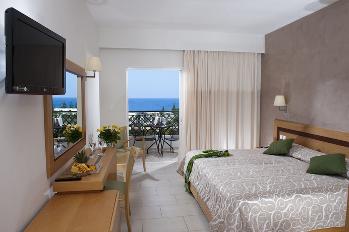 Imagen de la habitación del Hotel Grand Holiday Resort. Foto 4