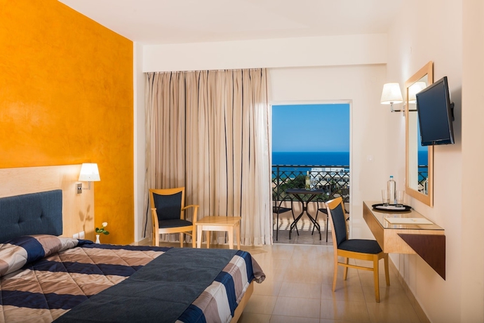 Imagen de la habitación del Hotel Grand Holiday Resort. Foto 5