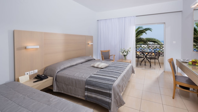 Imagen de la habitación del Hotel Grand Holiday Resort. Foto 6