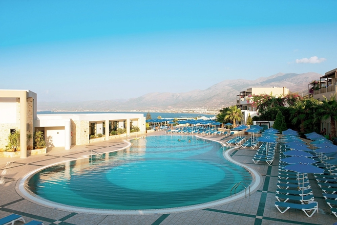 Imagen de la piscina del Hotel Grand Holiday Resort. Foto 16