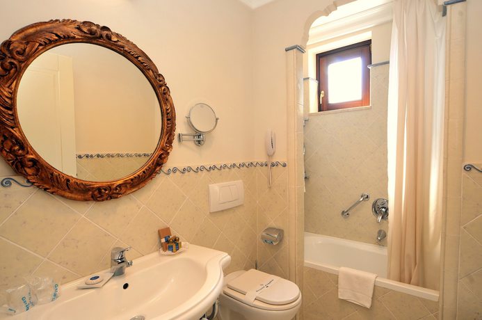 Imagen de la habitación del Hotel Grand Hotel Arciduca. Foto 9