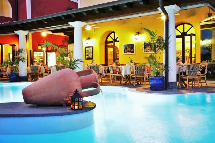 Imagen de la piscina del Hotel Grand Hotel Arciduca. Foto 18