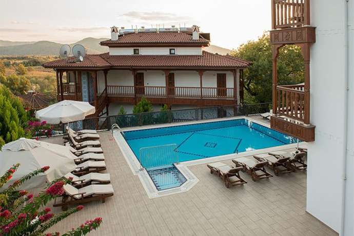 Imagen de la piscina del Hotel Grand Hotel Azmakhan Spa and Wellness. Foto 16