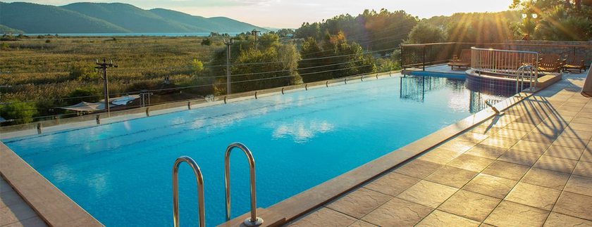 Imagen de la piscina del Hotel Grand Hotel Azmakhan Spa and Wellness. Foto 19