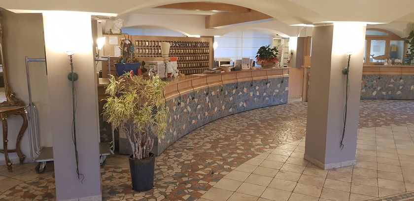 Imagen de los interiores del Hotel Grand Hotel Azzurra Club. Foto 11