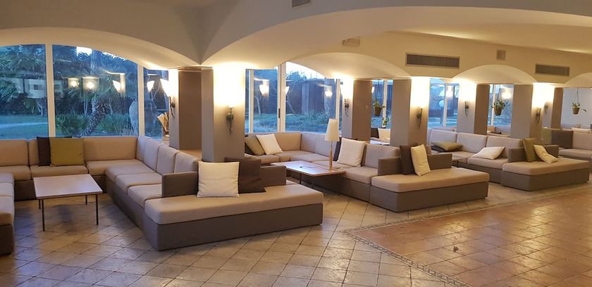 Imagen de los interiores del Hotel Grand Hotel Azzurra Club. Foto 15