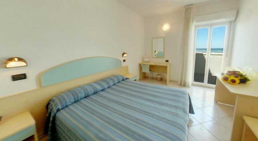 Imagen de la habitación del Hotel Grand Hotel Azzurra Club. Foto 9