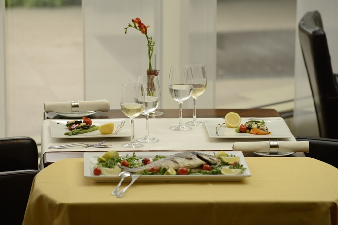 Imagen del bar/restaurante del Hotel Grand Hotel Bucharest. Foto 2