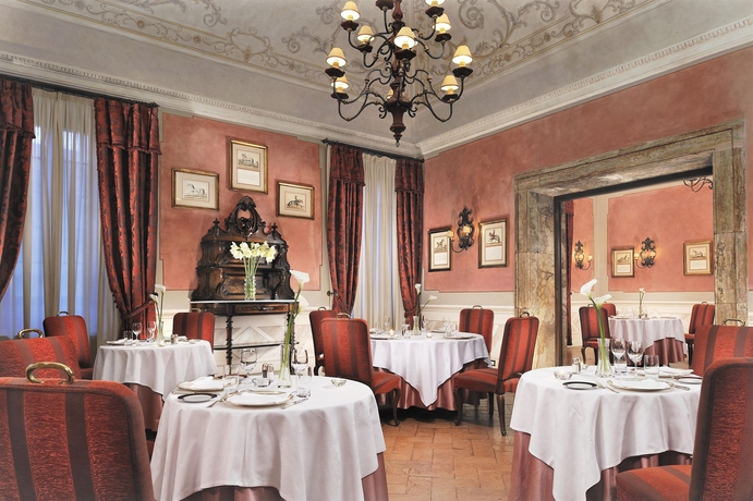 Imagen del bar/restaurante del Hotel Grand Hotel Continental Siena – Starhotels Collezione. Foto 4