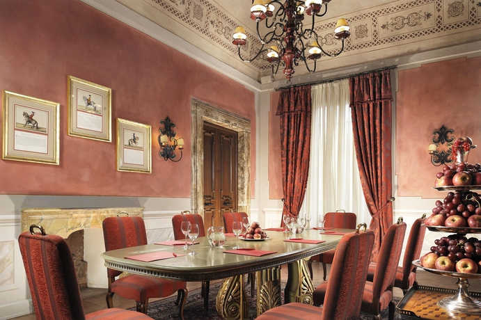 Imagen de los interiores del Hotel Grand Hotel Continental Siena – Starhotels Collezione. Foto 15