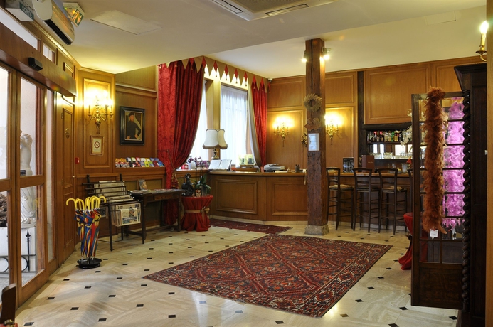 Imagen de los interiores del Hotel Grand Hotel Dechampaigne. Foto 13