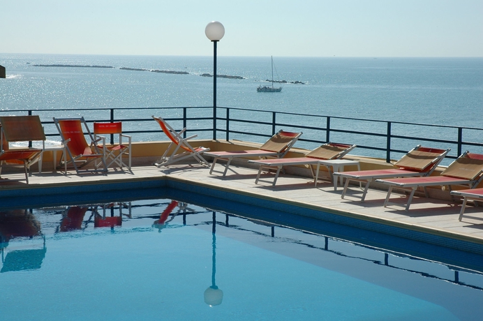 Imagen de la piscina del Hotel Grand Hotel Dei Cesari (Dependance). Foto 7